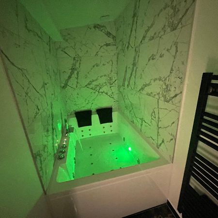 Le Cocon Balneo Apartment Sens Luaran gambar