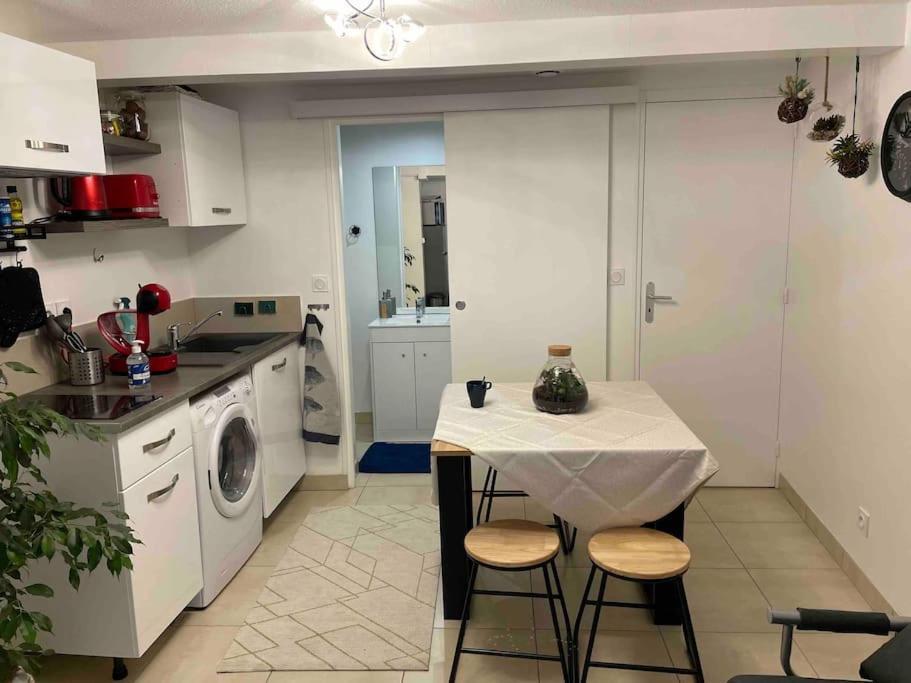 Le Cocon Balneo Apartment Sens Luaran gambar