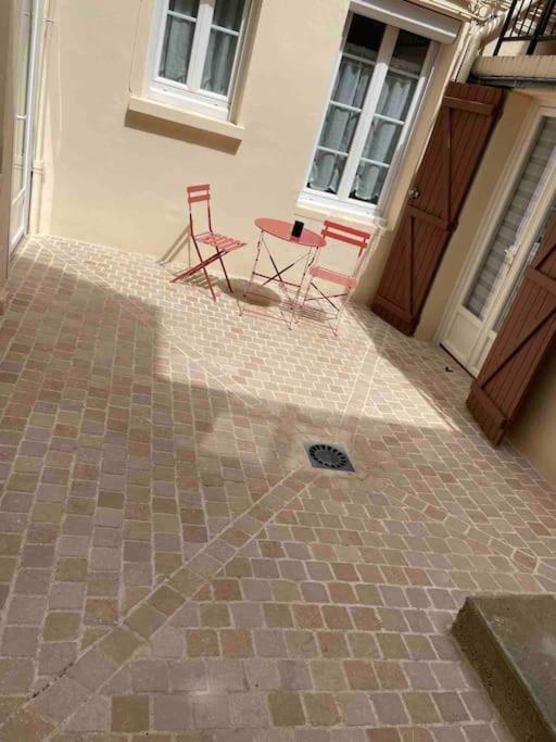 Le Cocon Balneo Apartment Sens Luaran gambar